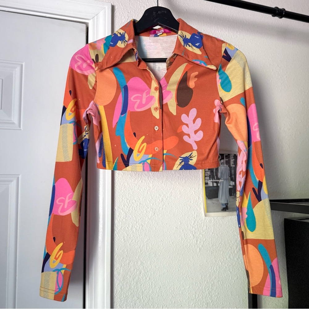 ELSIE & FRED rust orange abstract print button up cropped long sleeve top‎